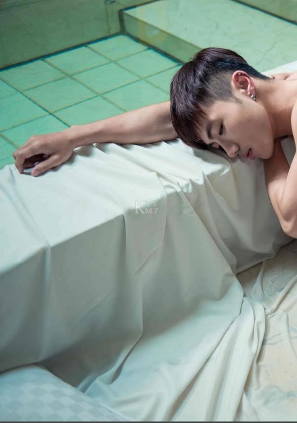 Whoseman-8-花漾文青男孩-許禾